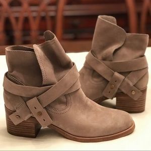 New UGG W Elora Sahara Ankle Boots women’s size 6